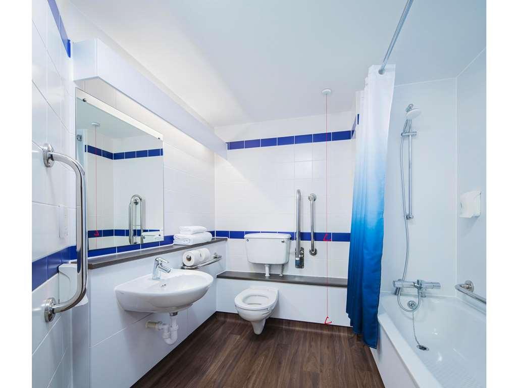 Travelodge Bath Central 部屋 写真