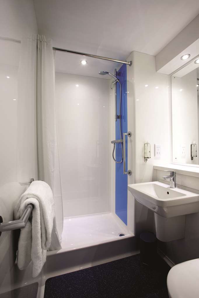 Travelodge Bath Central 部屋 写真