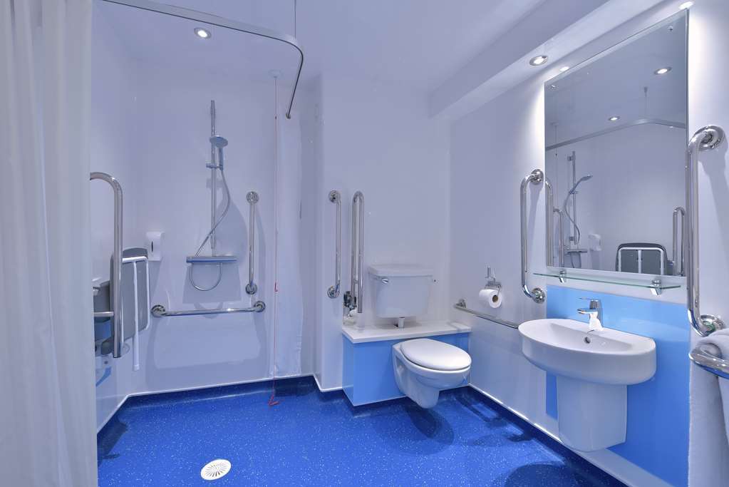 Travelodge Bath Central 部屋 写真