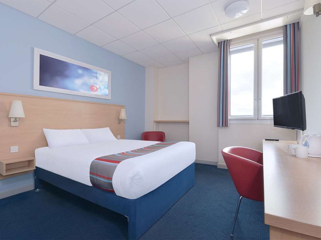 Travelodge Bath Central 部屋 写真