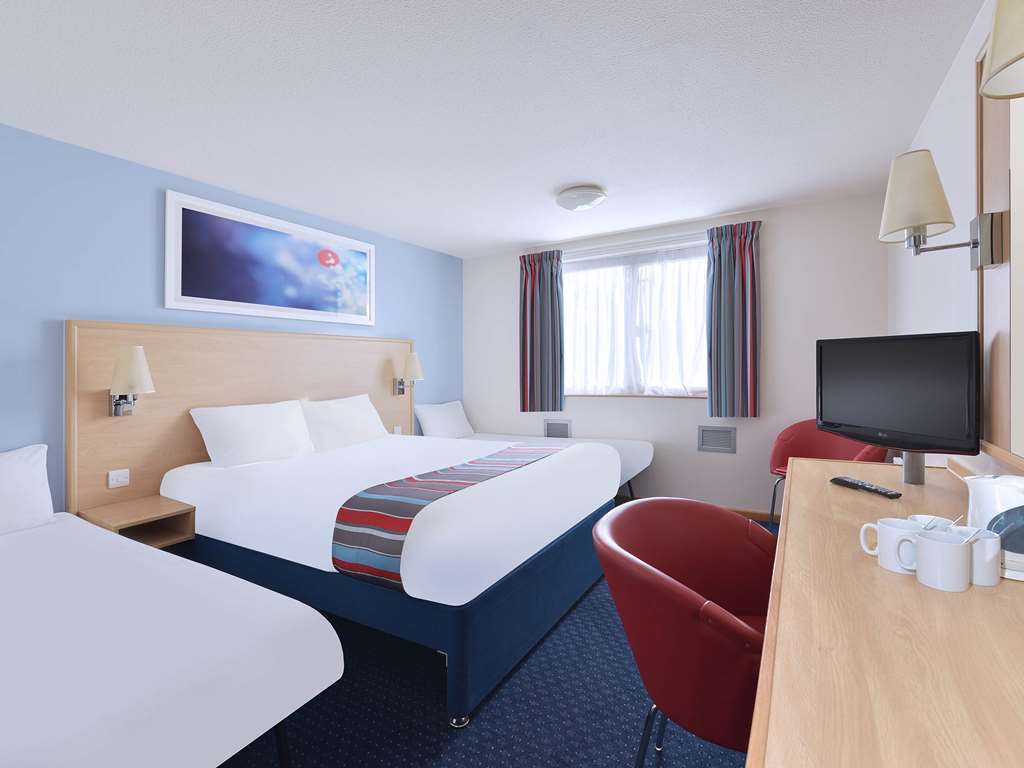 Travelodge Bath Central 部屋 写真