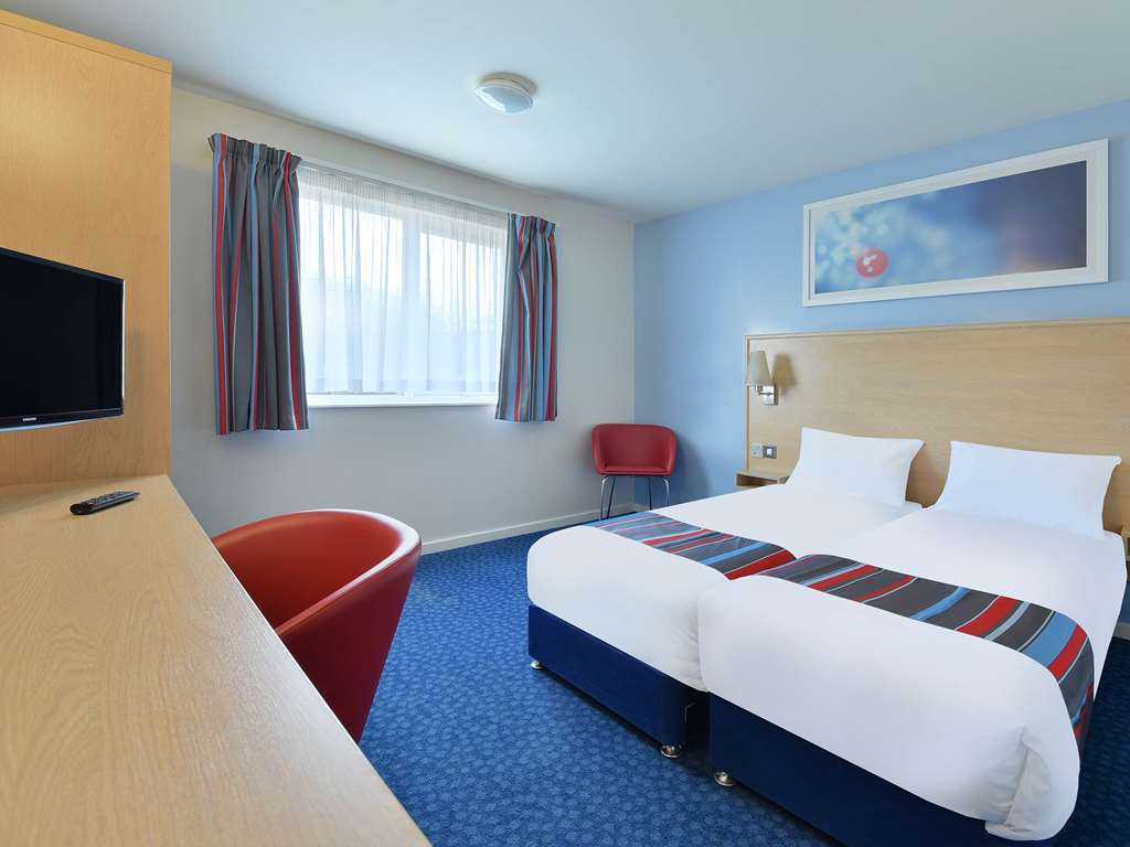 Travelodge Bath Central 部屋 写真