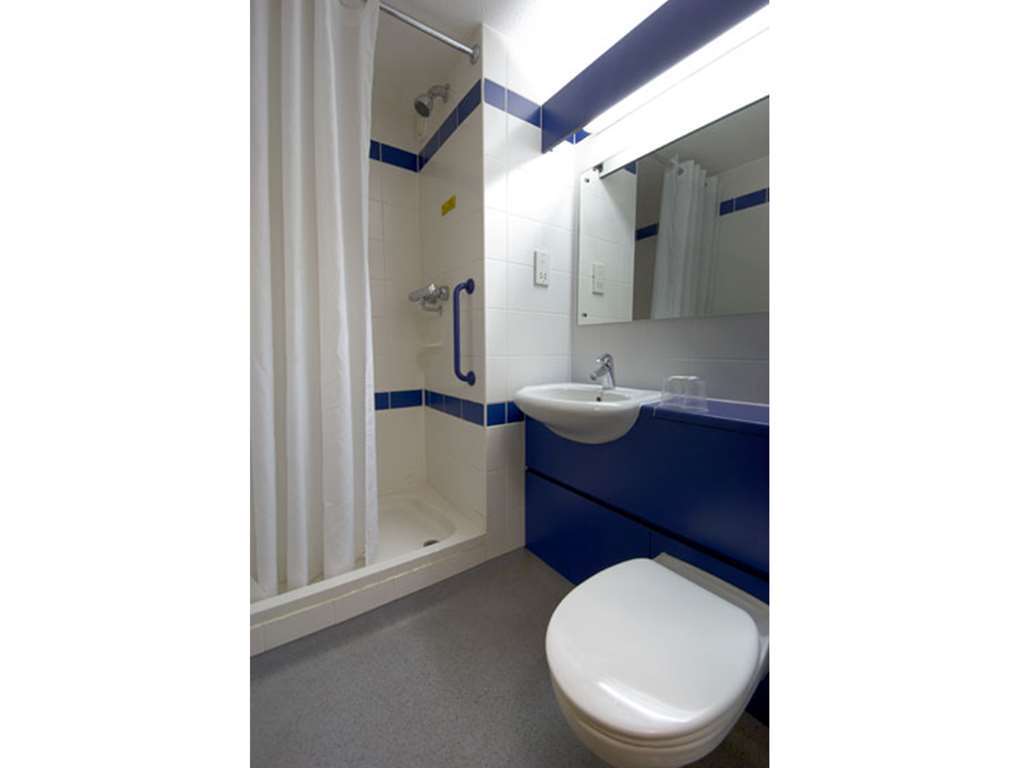 Travelodge Bath Central 部屋 写真
